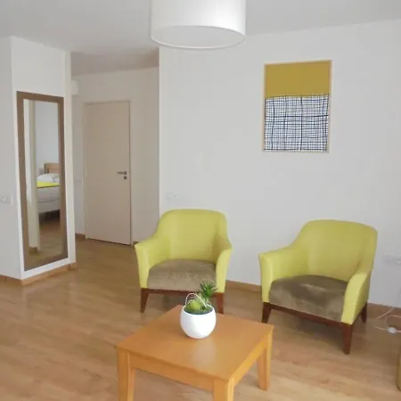 Domitys Le Château Des Plans Appart hôtel