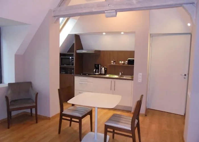 Appart hôtel Domitys Le Château Des Plans Parthenay