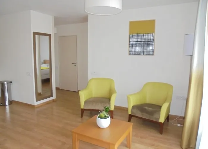 Domitys Le Château Des Plans Appart hôtel